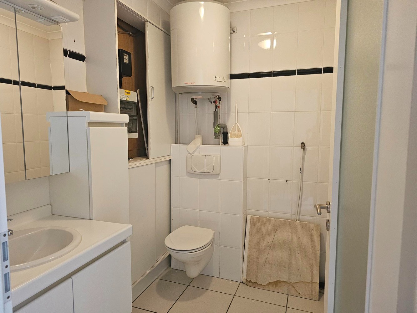 Vlot bereikbare kantoorruimte op de eerste verdieping. - foto 5