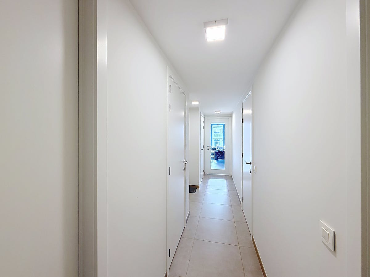 Stijlvol nieuwbouwappartement met 2 slaapkamers te huur in Sint-Michiels. - foto 5