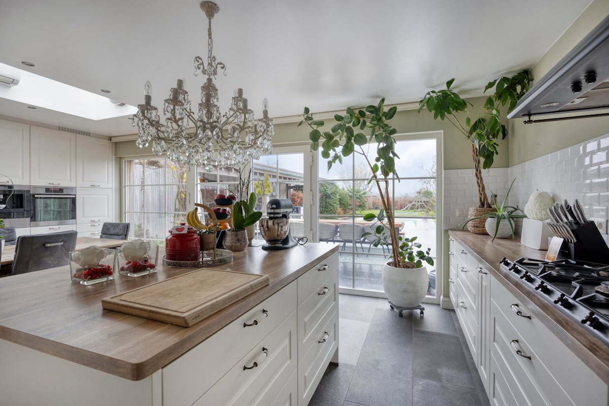 Gerenoveerd vrijstaand huis met zwembad, poolhouse en tuin - foto 2