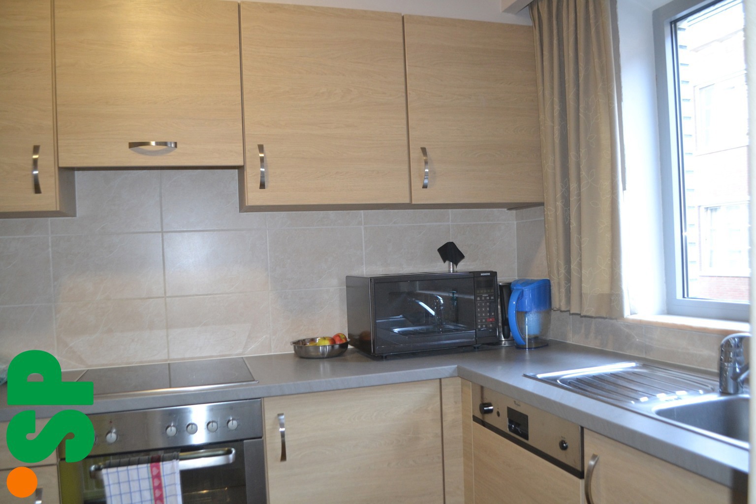 Nabij het centrum gelegen ruim appartement met staanplaats en 2 slaapkamers. - foto 4