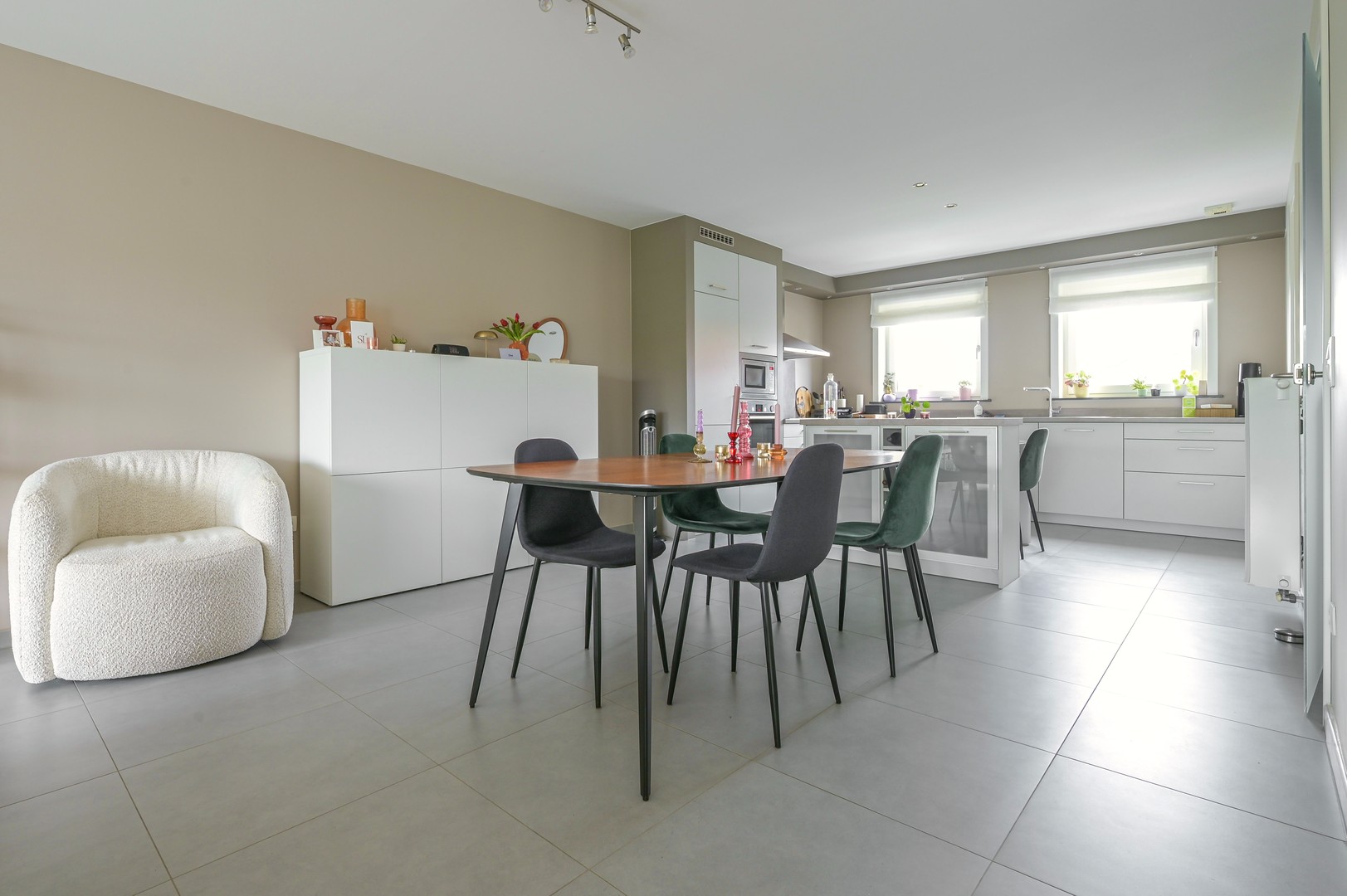 Gezellige duplex met 2 slaapkamers, ruim terras, 2 staanplaatsen en fietsenberging. - photo 4
