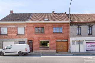 Ruime gezinswoning te koop in centrum Tiegem !Deze  woning is ideaal voor gezinnen die op zoek zijn naar ruimte, comfort en een centrale...