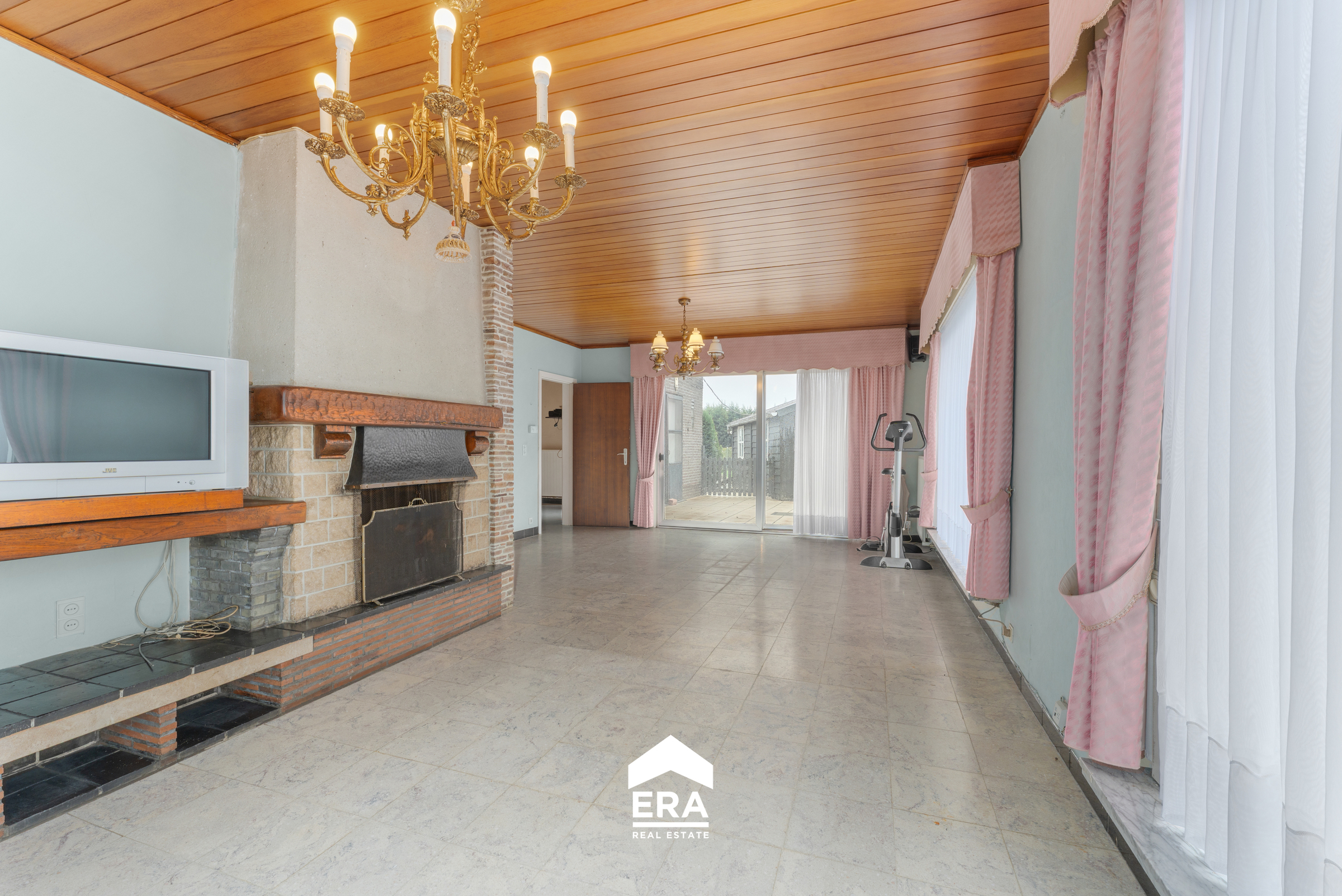 Gezinswoning met 4 ruime slaapkamers en 2 garages - foto 4