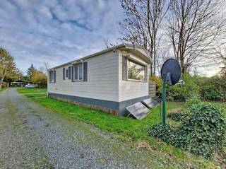 Instapklare chalet op maat - rustig gelegen, veelzijdig inzetbaar.Deze charmante chalet werd 12 jaar geleden op maat vervaardigd en verkeert in een...