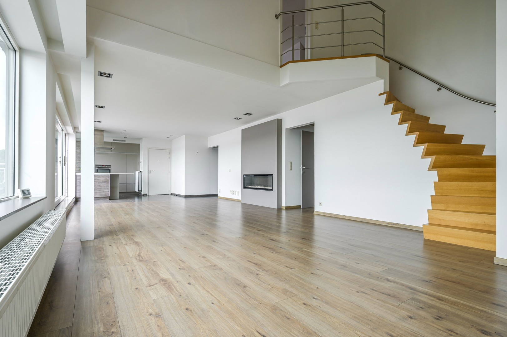 Exclusief dakappartement met uniek waterzicht, royale ruimtes en uitzonderlijk grote garage! - foto 4