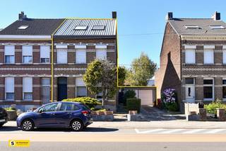 Deze rustieke karaktervolle woning met naastgelegen mogelijke bouwgrond  biedt mogelijkheden.  De woning ligt op een perceel met een opp. van 121...