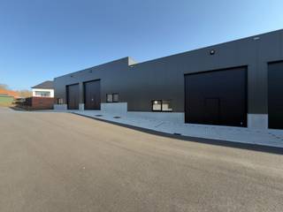 Nieuwbouw KMO-unit van 445 m² maakt deel uit van het gloednieuwe hoogwaardige bedrijvenpark MG PARK ARSELA in Tielt. Het park is fantastisch...