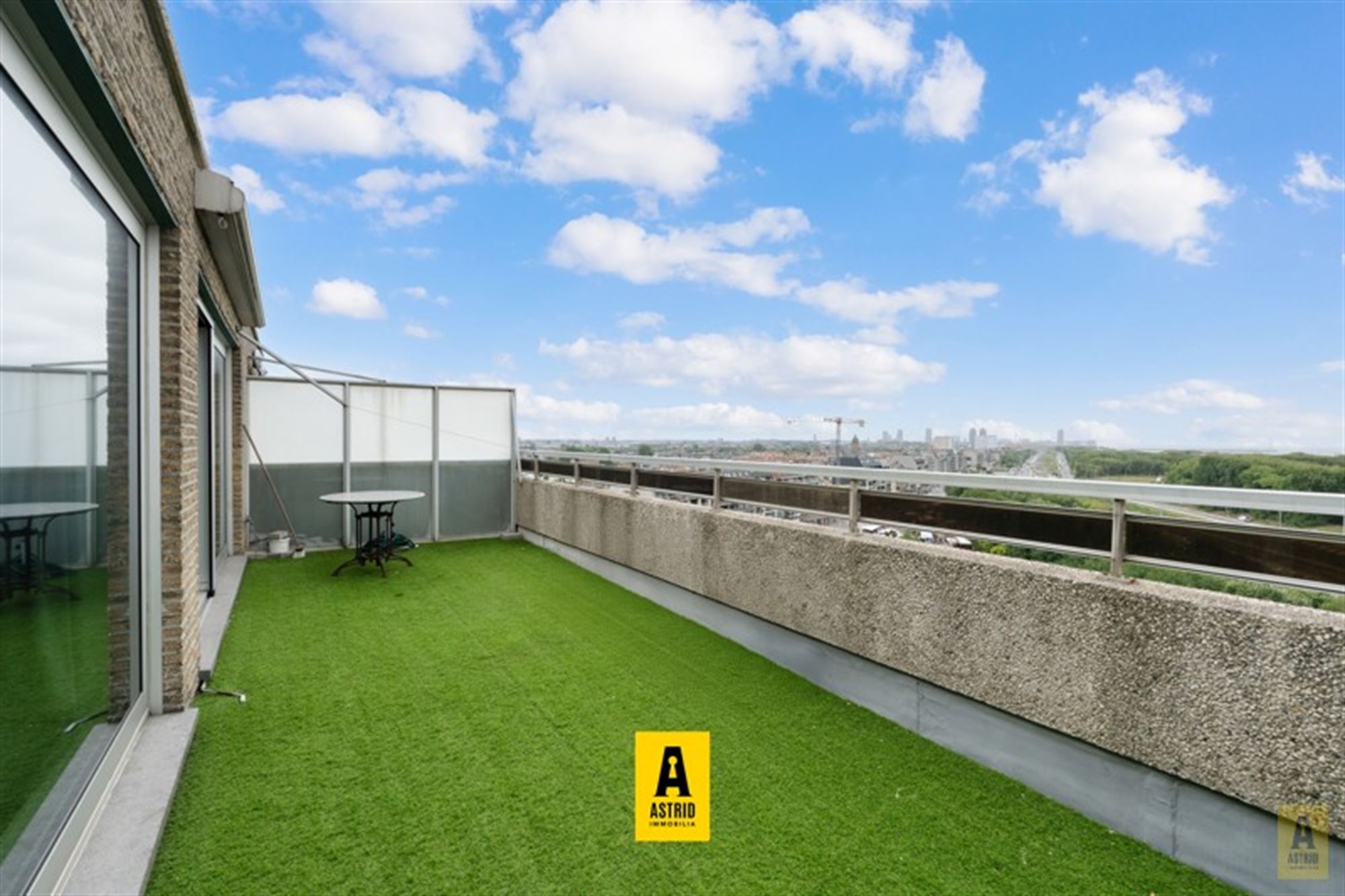 Uitzonderlijk aanbod! Duplexappartement op topligging met open zeezichten en riant zonne(dak)terras! - foto 2