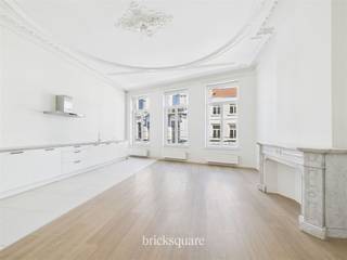 IXELLES – Situé au cœur de Bruxelles, cet appartement unique entièrement rénové attend un nouveau propriétaire. Cet élégant appartement de...