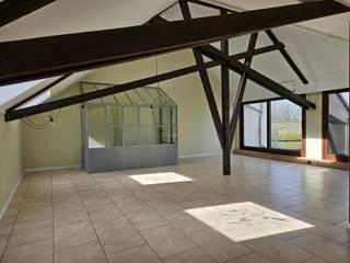 Dit zeer ruime appartement bevindt zich op de eerste verdieping van een verzorgd gebouw, en is gelegen nabij Brug 5. De lichtrijke woonkamer vormt...