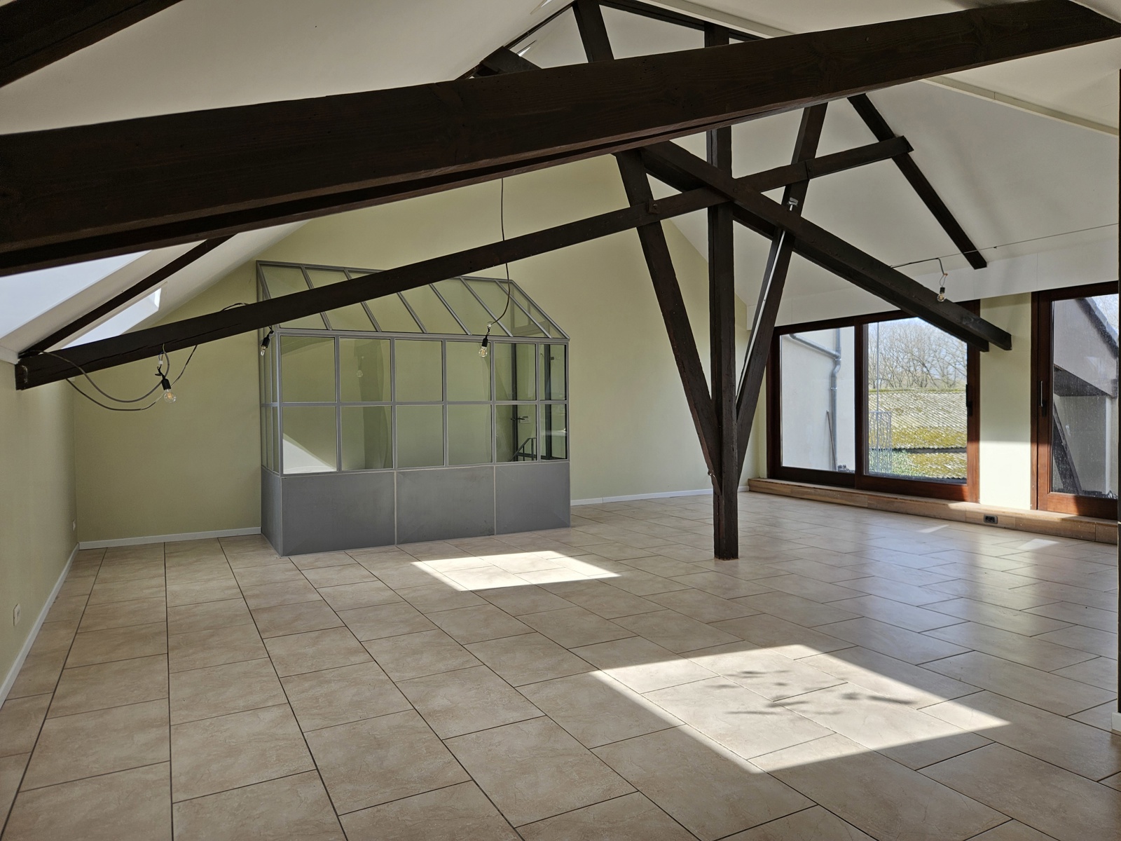 Zeer ruim appartement met 3 slaapkamers en terras - foto 2