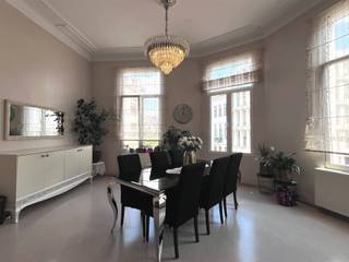 Ruim gebouw met handelsgelijkvloers, 2 appartementen en zolderverdieping – niet vergund in huidige opdeling.Dit ruime pand biedt bijzonder veel potentieel voor wie op zoek is naar een combinatie van wonen en werken of een opbrengsteigendom met toekomstwaarde.Indeling (momenteel in gebruik als):Gelijkvloers: Handelsruimte is heden een café. Verdieping 1 &amp; 2: Twee woon entiteiten, elk met aparte toegang. Zolderverdieping: Grote ruimte verdeeld in 5 kamers met potentieel voor bijkomende inrichting (onder voorbehoud van vergunning).Troeven: Aparte toegangen voor handel en wonen - Handel kan heden bekeken worden naar stopzetting of verzetting.Interessant renovatie- of regularisatieproject.- Gelegen op een strategische locatie op 't Zuid, centraal gelegen tussen de Amerikalei en de Troonplaats, dichtbij KDG. Abricasa – Vastgoed voor generaties: Jouw vastgoedpartnerWil je jouw eigendom verkopen of zoek je een vastgoedmakelaar voor verhuur of beheer?Abricasa biedt persoonlijke begeleiding bij al uw vastgoedvragen, van begin tot eind. Leer ons kennen