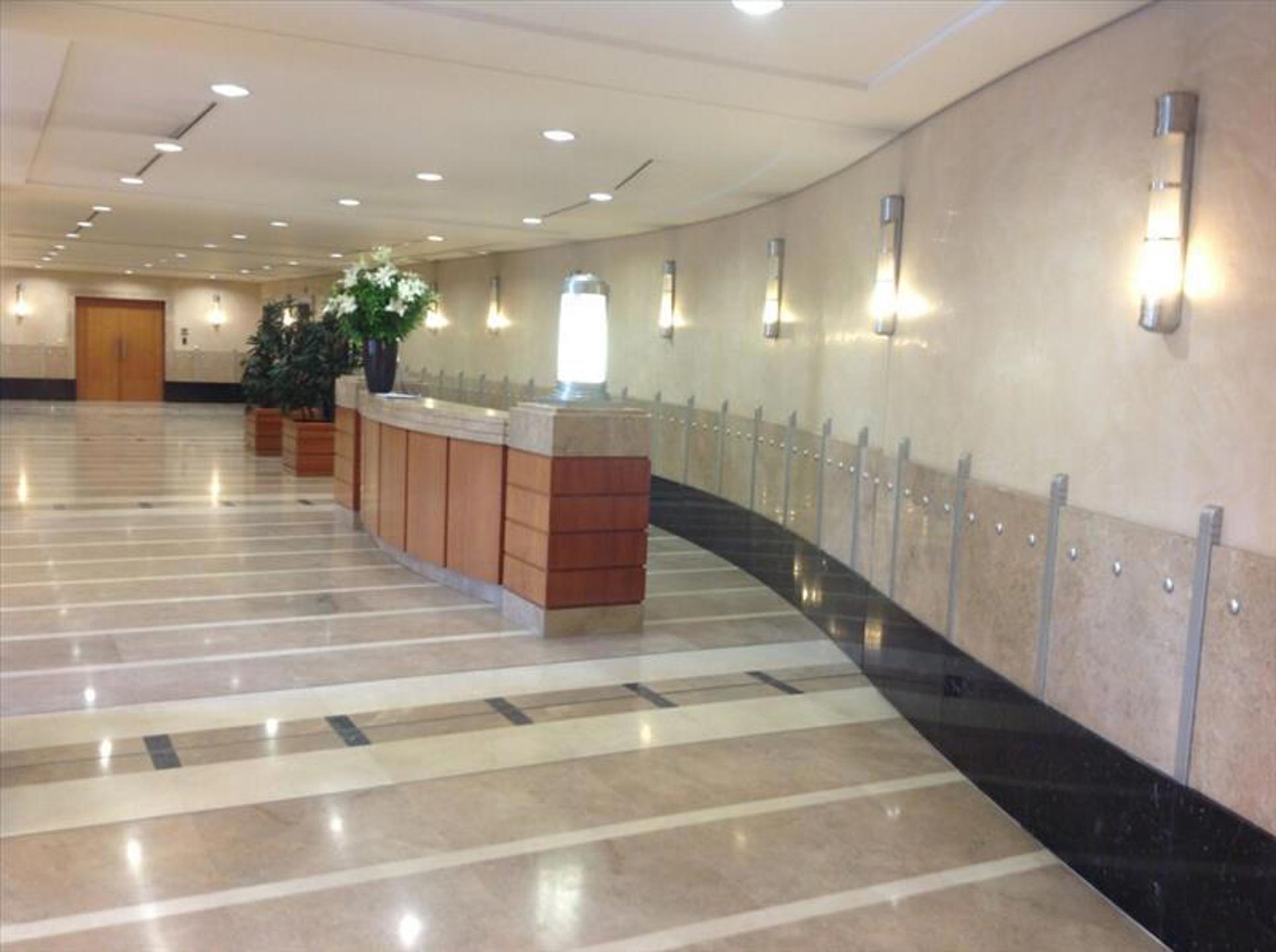 Commercial for rent in Brussels - photo 2