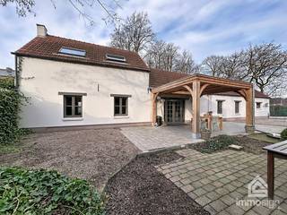 PLUSPUNTEN:+ perceeloppervlakte: 820 m²+ bewoonbare oppervlakte: 170 m² + 3 slaapkamers+ authentieke woning+ op het einde van een doodlopende straat+...