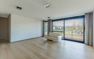 In Residentie Emilia, gelegen in het prachtige parkdomein De Capucien in Aalst, bieden wij dit stijlvolle appartement aan op de eerste...