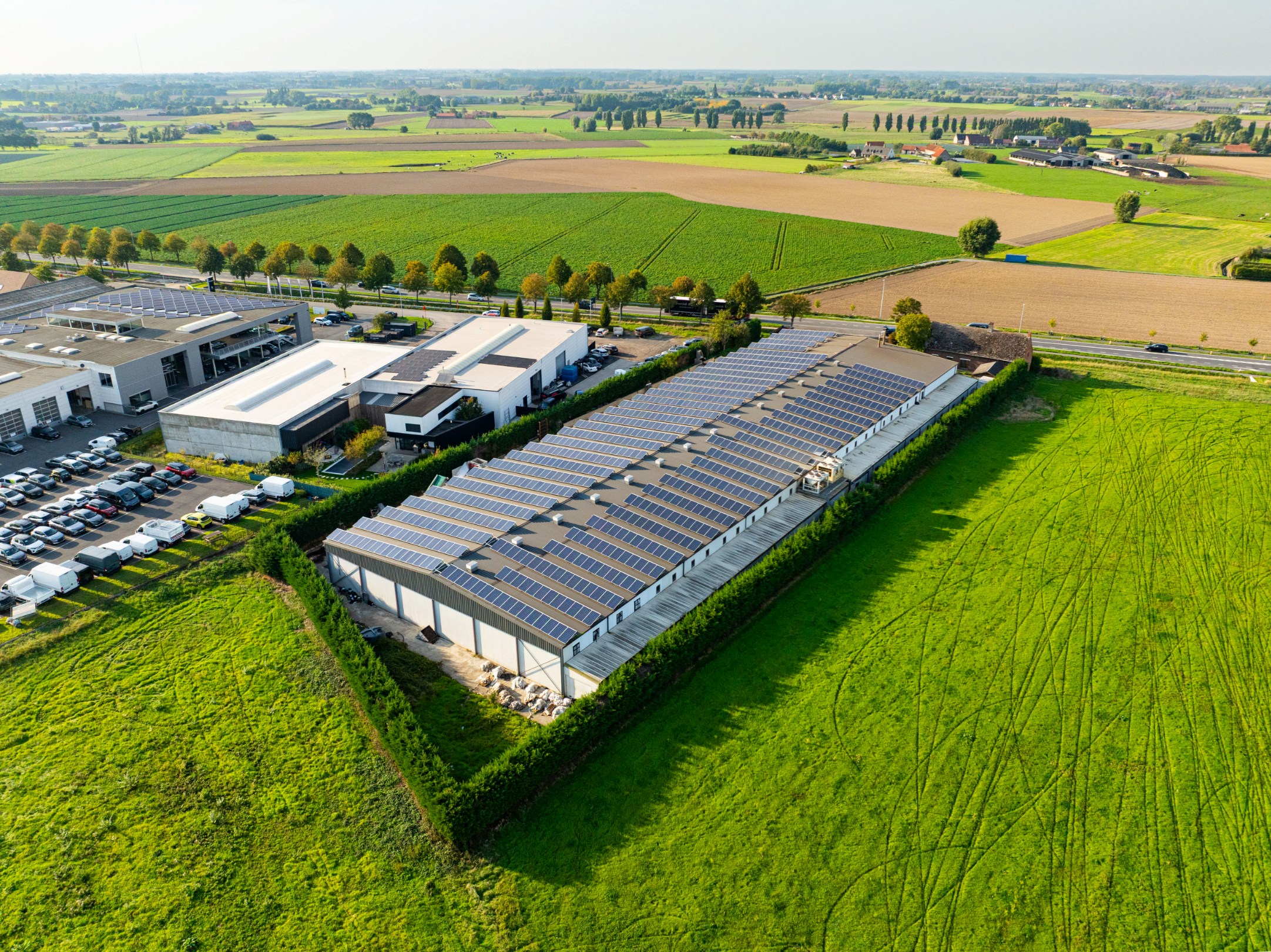 Veelzijdige bedrijfssite met ruim 4.000 m² bedrijfsruimte in Tielt - foto 4