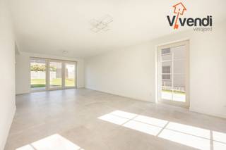 Halfopen nieuwbouwwoning (eerste bewoning) gelegen in een rustige en kindvriendelijke wijk aan de rand van het centrum van Ravels.De woning omvat een...