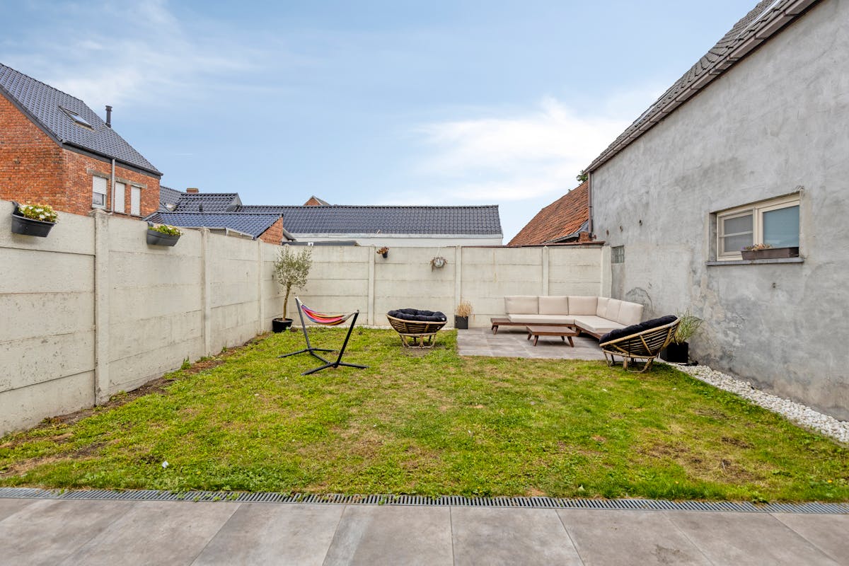 Afgewerkt huis met 3 slaapkamers, 2 badkamers, garage, tuin! - foto 4