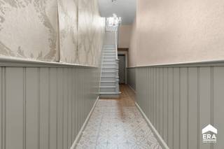 Appartement met 2 slpk te koop in het centrum van IeperOp een opvallende ligging in de stadskern van Ieper bevindt zich dit veelzijdig eigendom met...