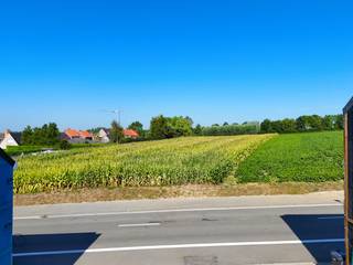 Dit oostgerichte perceel met een straatbreedte van ca. 11 meter biedt een uitstekende basis voor uw droomwoning of investeringsgrond!-...