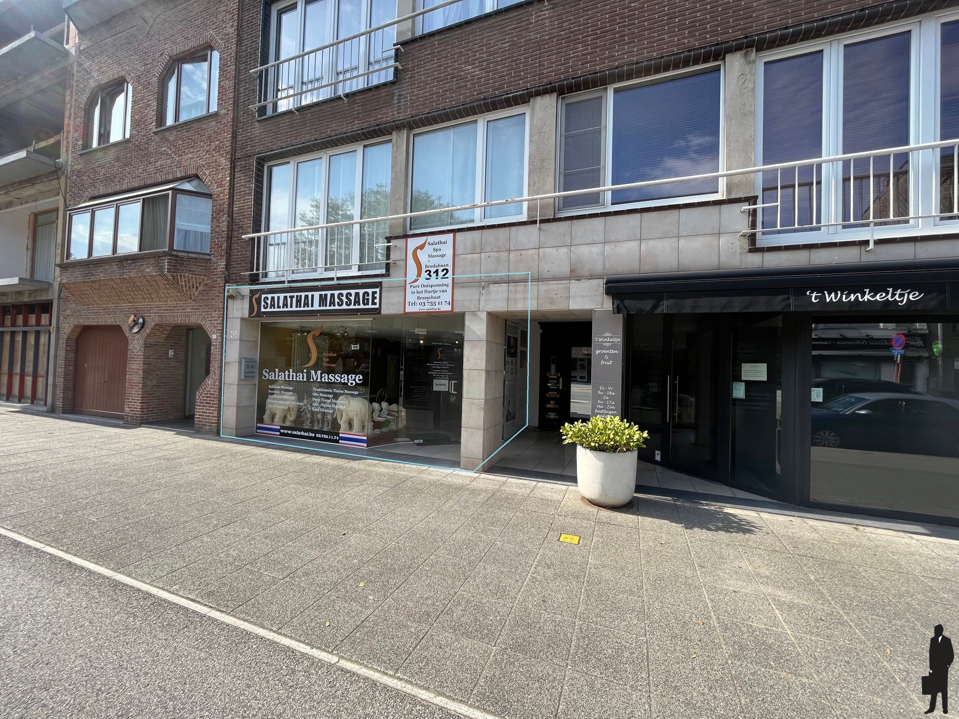 Commercieel handelsgelijkvloers van ca. 220m² centraal gelegen op de Bredabaan te Brasschaat! - foto 1