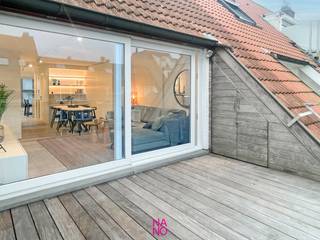 Dit recent gerenoveerde duplex appartement bevindt zich in het centrum van Knokke en beschikt over twee ruime terrassen, aan de voor- en achterkant van het appartement.<br /><br />Indeling: inkomhal, ruime, lichtrijke leefruimte met zit- en eethoek, volledig geïnstalleerde keuken met een prachtig keukeneiland en marmeren werkblad. Op de bovenverdieping bevinden zich de drie slaapkamers. De eerste ruime slaapkamer heeft een en-suite badkamer, de tweede ruime slaapkamer en de slaapkamer met stapelbedden delen een tweede badkamer en een apart toilet.<br /><br />Heeft u interesse? Contacteer Rian via 0471/22 68 18 of rian@immonano.be.<br />
