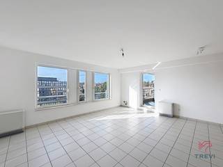 ANDERLECHT: Vlakbij Westland Shopping en openbaar vervoer, ruime studio van ±45 m².Gelegen op de 6e verdieping met lift: * Hal * Badkamer met toilet...