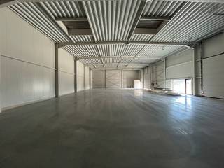 In KMO-zone Kanaal is deze nieuwe KMO-unit van 573m² beschikbaar. Alle voorzieningen om een kantoor/sanitair in te richten en om een tussenvloer...