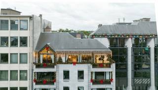 INDIEN U EEN BEZOEK WENST IN TE PLANNEN GELIEVE EEN BEZOEK AAN TE VRAGEN VIA WWW.HILLEWAERE.BE VIA DE RODE KNOP.Exclusief, ideaal gelegen penthouse...