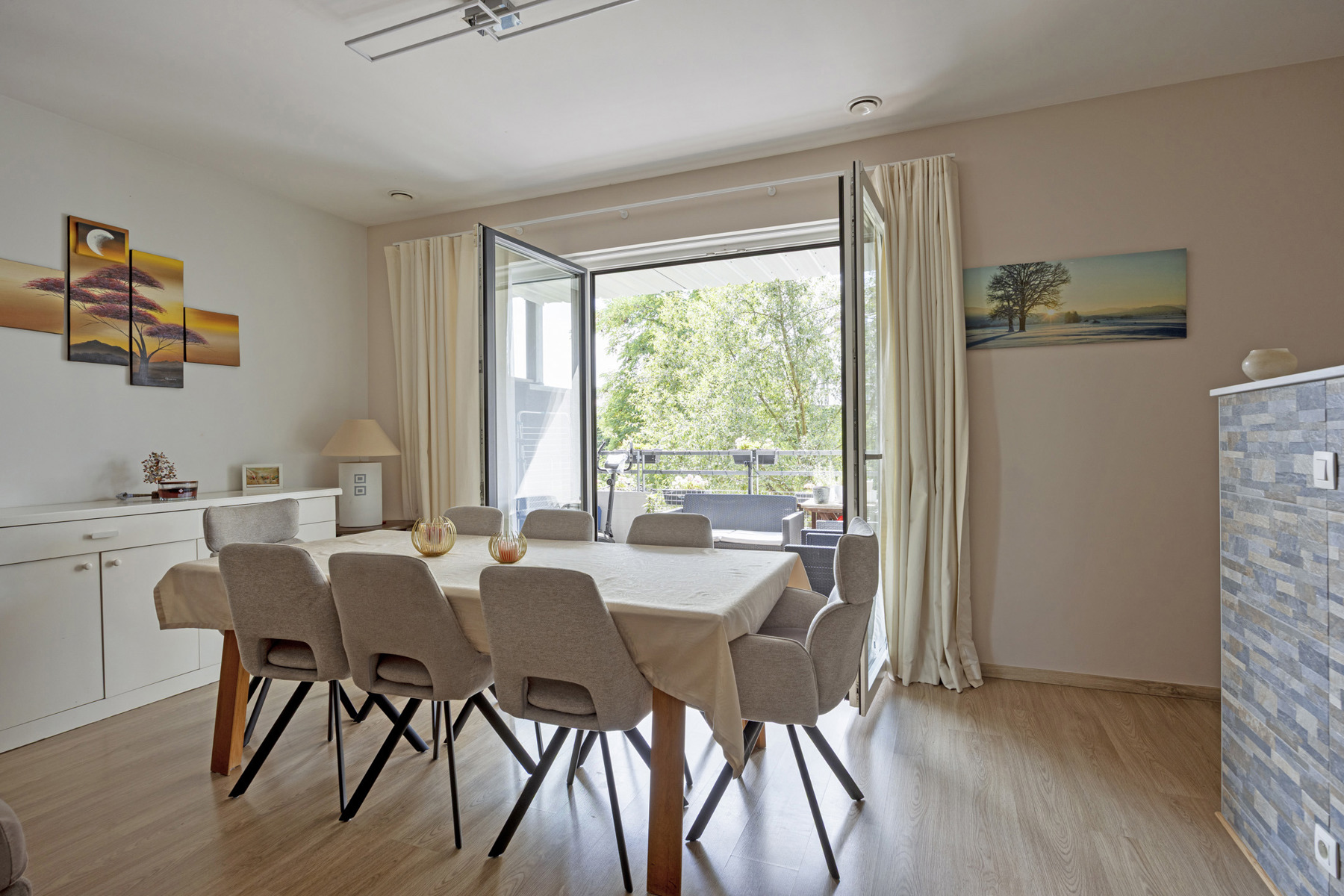 Appartement met 3 slaapkamers, 2 badkamers en staanplaats - foto 4