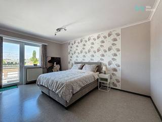 Het appartement bevindt zich op de eerste verdieping van een kleinschalig gebouw zonder lift en is vlot bereikbaar via een gemakkelijke trap. De...