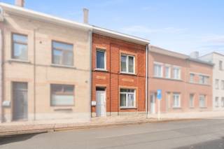 [[ DIT PAND NEEMT DEEL AAN DE ERA OPEN HUIZEN DAG OP 13/6 VAN 11:00 TOT 12:00 ]]Te koop: gesloten bebouwing in het centrum van Kortenberg, op...