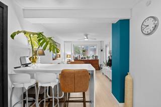  * Technisch sterk: vernieuwd dak 2023, conforme elektriciteit, CV 2018 gas * 3 slaapkamers + kelder + berging * Oostgerichte tuin met 13 m²...