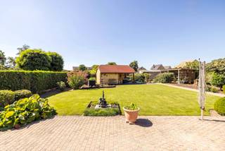 Instapklare, rustig gelegen woning op mooi perceel van 756 m² in een doodlopende straat! Deze zeer goed onderhouden woning is up-to-date...