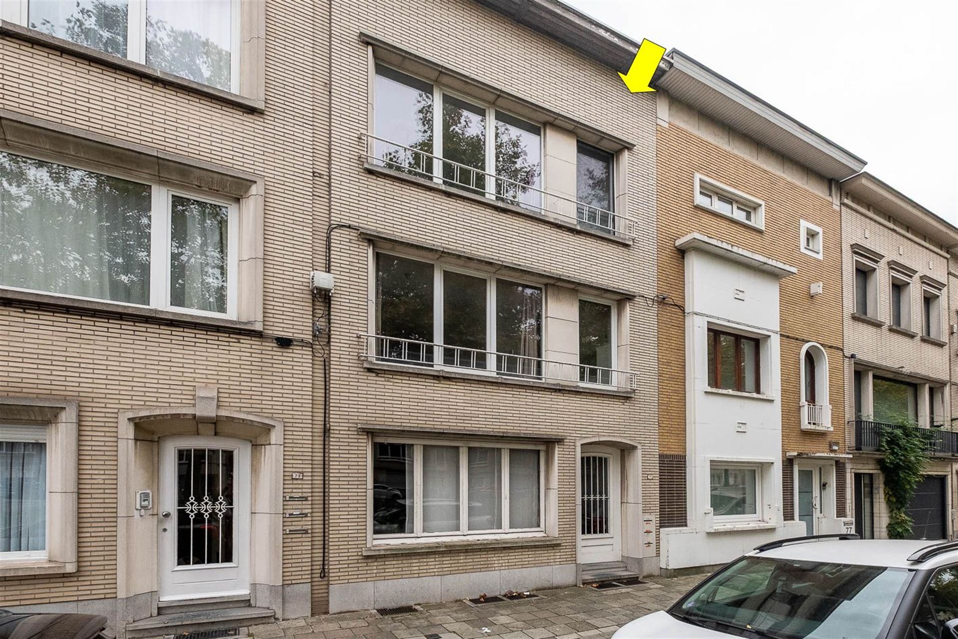 Opbrengsteigendom met 3 appartementen en tuin - foto 1
