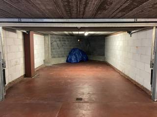 Ideaal gelegen dubbele garagebox te koop in de residentie Les Ardennes, op de hoek van de Julius Sabbelaan en de Bayauxlaan, op slechts enkele...