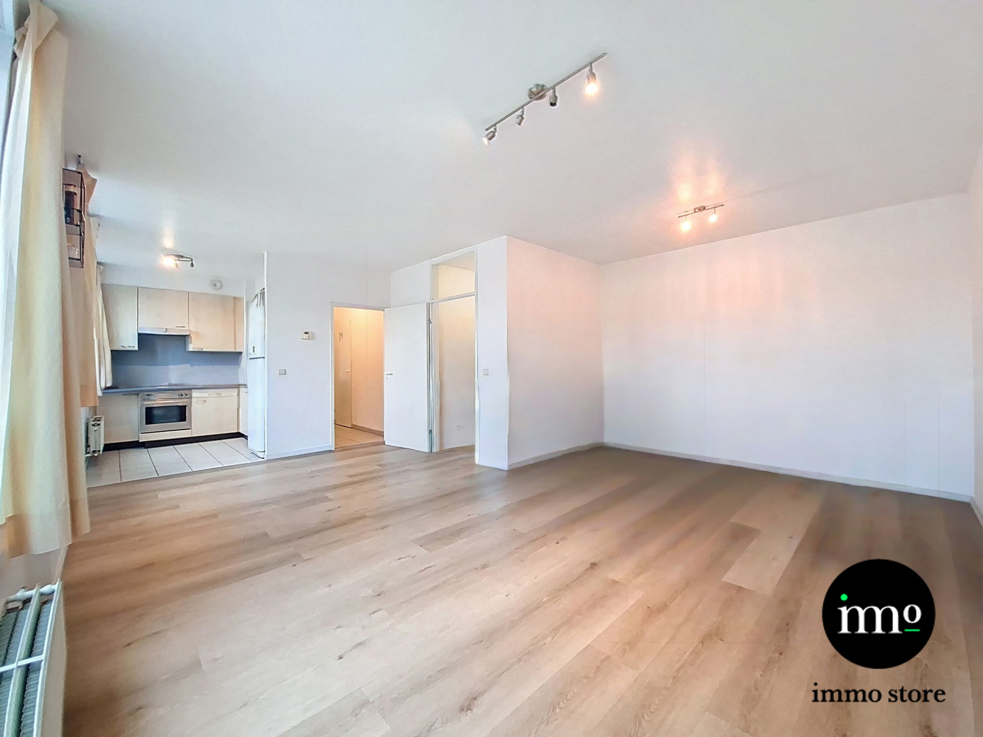 Lichtrijk 1-slaapkamerappartement met parking – Tour & Taxis - foto 3