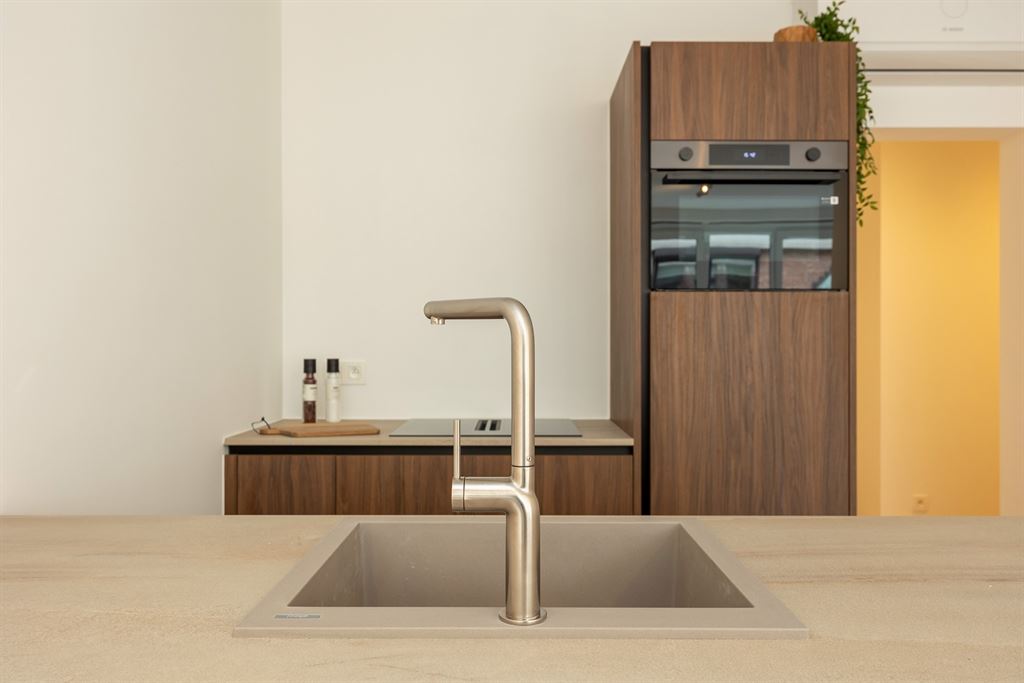 Gerenoveerd appartement met 2 slaapkamers - foto 5