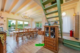 Welkom in de Sint-Elooistraat 8A in Merelbeke, waar deze gezellige en instapklare woning op u wacht. Dit pand biedt een unieke woonervaring:...