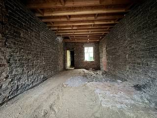 In de rustige Dokter De Bruyckerstraat in Wetteren bevindt zich dit casco-pand op een perceel van ca. 68 m² met een zuidgerichte tuin. De woning...
