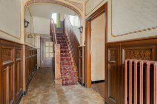 In de Zuidstraat te Ichtegem stellen we u deze te renoveren hoeve voor. Deze eigendom geniet van een centrale ligging en beschikt over een...