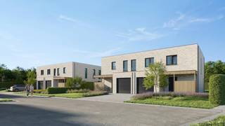 INDELING<br />Gelijkvloers<br />- inkomhal met gastentoilet<br />- eetkamer met zicht op de tuin (18m²)<br />- keuken (10m²)<br />- living (13m²)<br />- berging aansluitend aan keuken (5m²)<br />- inpandige garage (24m²)<br />- tuin<br /><br />Eerste verdiep<br />- nachthal met toilet<br />- slaapkamer 1 (18m²)<br />- slaapkamer 2 (13m²)<br />- slaapkamer 3 (12m²)<br />- slaapkamer 4 (10m²)<br />- badkamer met dubbele lavabo, inloopdouche en bad (9m²)<br /><br />Bestuursmaatregelen in het maatregelenregister: in aanvraag