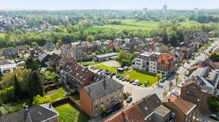 [[ DIT PAND NEEMT DEEL AAN DE ERA OPEN HUIZEN DAG OP 13/6 VAN 14:30 TOT 15:30 ]]Te koop: licht appartement op de bovenste verdieping in het centrum...