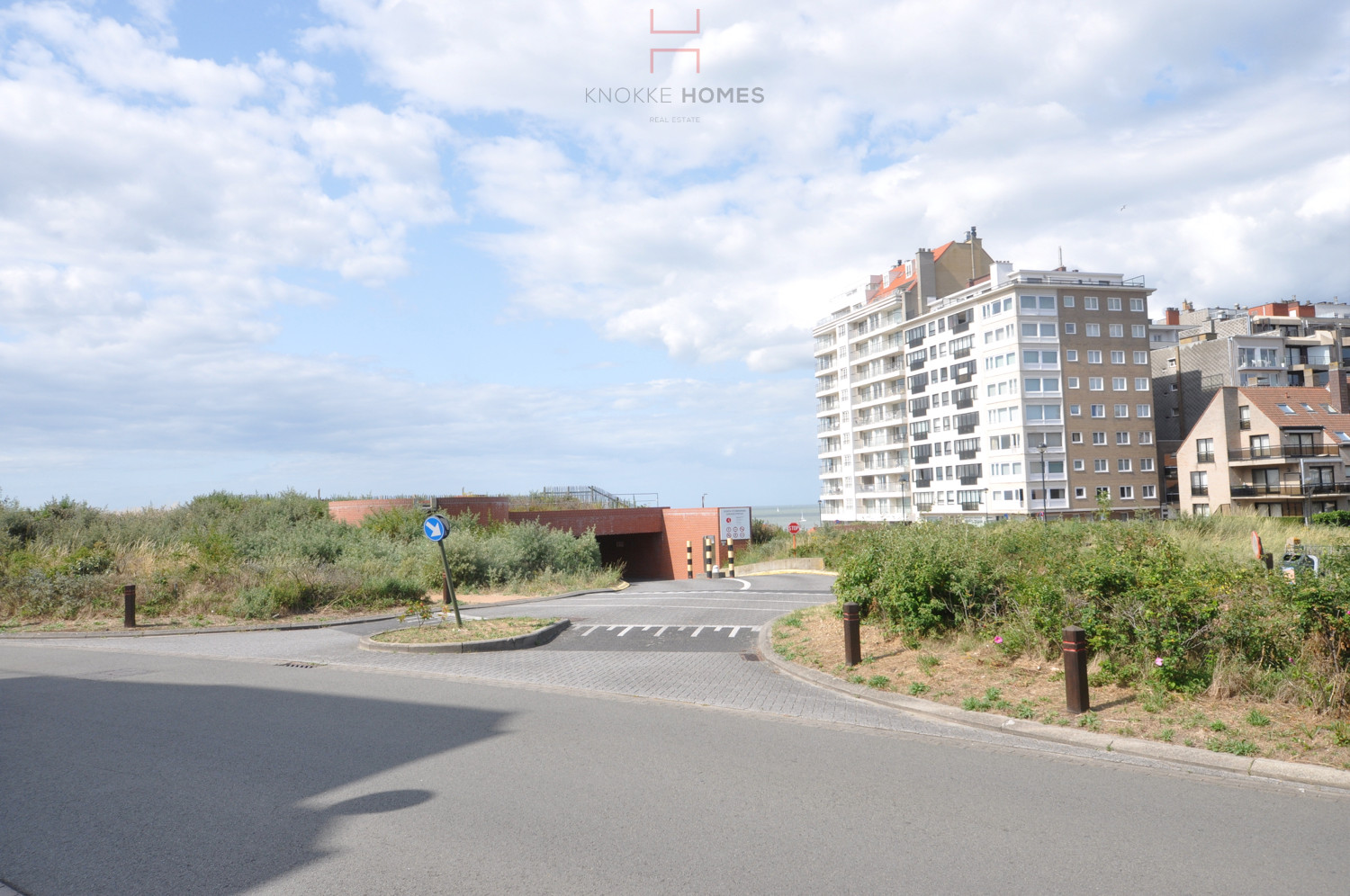 Gesloten garagebox onder het Stübbenpark in Duinbergen - foto 2