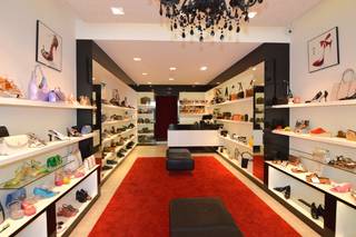 Bent u op zoek naar een commercieel goed gelegen handelspand in hartje Mechelen? Dan is dit pand precies wat u zoekt!Gelegen in een van de gezellige...