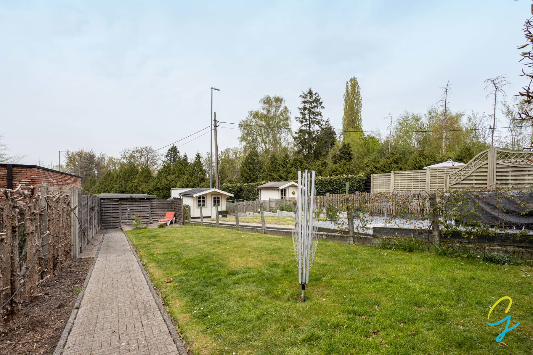 Instapklare woning met achtergelegen carport en parking. - foto 4