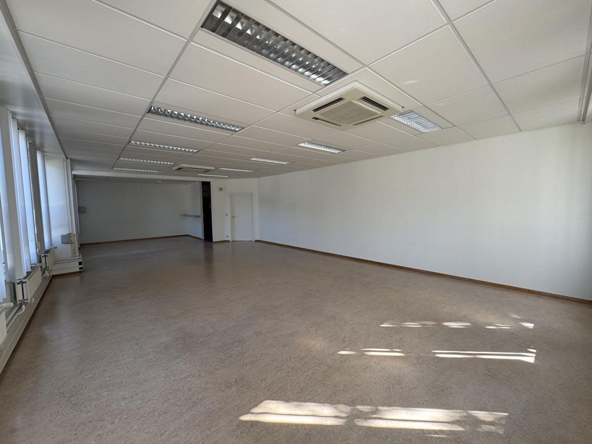 Bureaux à louer à Bruges - photo 3