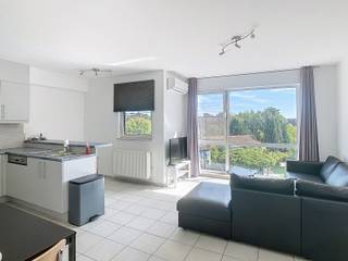 <p>This duplex apartment just outside the Leuven ring offers a comfortable and welcoming home for those looking to live close to the city while enjoying a practical and pleasant layout. The property features two bedrooms, plenty of natural light and a well-designed interior that creates a spacious feeling.</p><p>Upon entering, you arrive in the entrance hall with a guest toilet. The ground floor continues with a bright living area and open kitchen, creating a warm and inviting space for relaxing, cooking and enjoying everyday life. A separate storage room provides additional convenience and practical storage space.</p><p>The upper floor includes two comfortable bedrooms, both benefiting from the excellent natural light throughout the apartment. The bathroom is fitted with a modern walk-in shower and toilet, offering a functional and contemporary setting for daily use.</p><p>The duplex apartment enjoys an attractive location just outside the ring of Leuven. You benefit from a peaceful residential setting while remaining close to the city centre, shops, public transport and major access roads. The combination of location, brightness and efficient layout makes this property an appealing place to call home.</p><p>Are you looking for a bright two-bedroom duplex apartment near Leuven? Contact us to discover this comfortable home and its many advantages.</p>