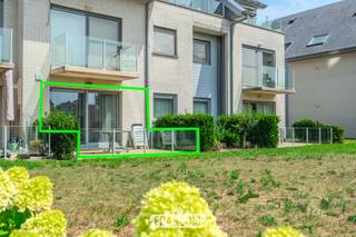 Dit zeer verzorgd en volledig instapklaar gelijkvloers appartement biedt een comfortabele en goed ingedeelde woonervaring in een rustige woonwijk en een jonge residentie.<br /><br />Gelegen in Warande 14, vlakbij het centrum van Middelkerke, geniet u hier van een kalme omgeving met toch alle voorzieningen in de buurt, ideaal voor wie houdt van ontspanning en privacy.<br /><br />Het appartement beschikt over een ruim en zonnig terras. Dankzij de grote ramen en open indeling profiteert u doorheen de leefruimte van veel natuurlijke lichtinval, wat zorgt voor een warme en uitnodigende sfeer.<br /><br />Binnenin vindt u een praktisch ingedeelde leefruimte, een nette keuken, een badkamer en twee volwaardige slaapkamers, waardoor dit appartement zowel geschikt is voor vaste bewoning als tweede verblijf.<br /><br />Met een EPC-label C woont u hier bovendien energiezuinig en zonder renovatieverplichtingen. Daarnaast is het gebouw nog in uitstekende staat. Het appartement beschikt ook over een handige kelderberging. De elektriciteit werd ook conform gekeurd.<br /><br />Voor meer informatie of een bezoek kunt u contact opnemen met Mathias op middelkerke@immofrancois.be of 059 460 460.<br /><br />