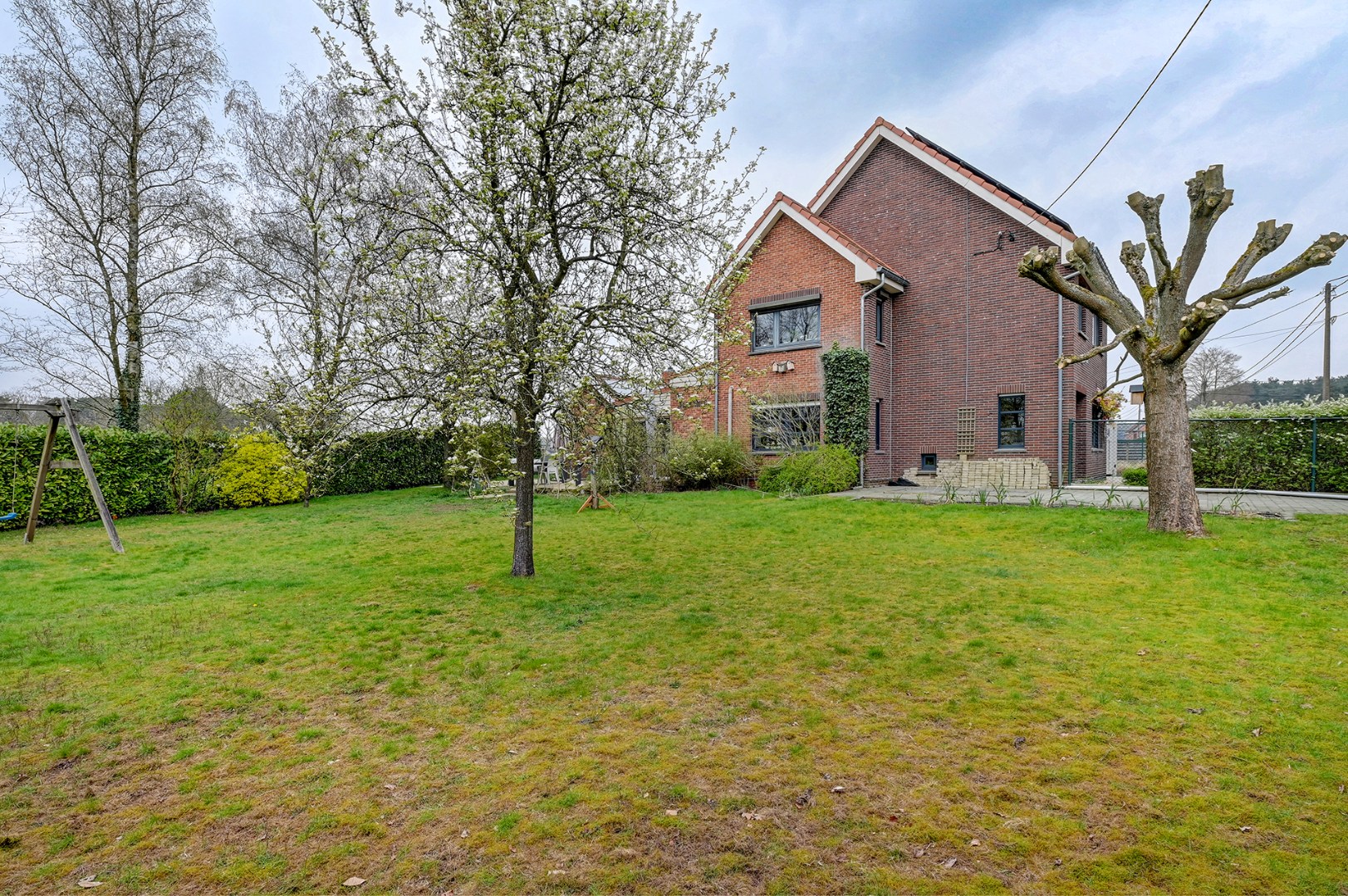 Aangenaam gezellig huis met met veel leefruimte - foto 3